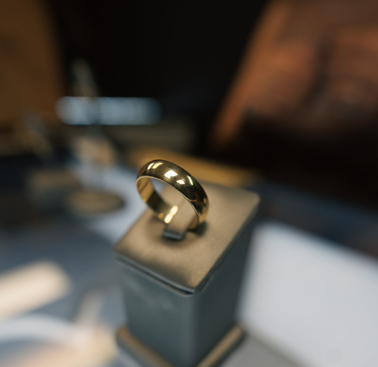 10kt Mens Wedding Band