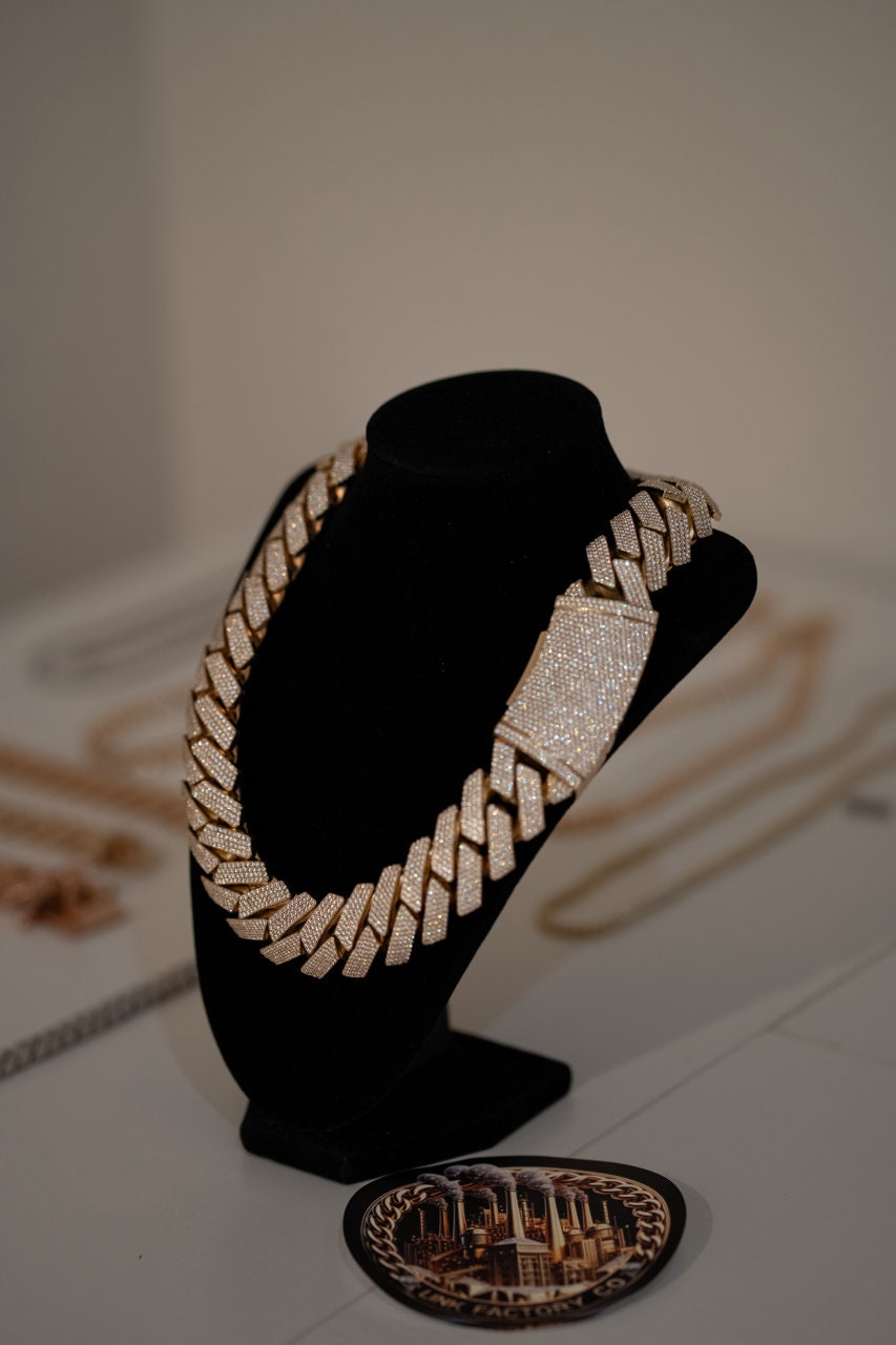 30MM 24 INCH Cuban Link Chain (Gold over Silver + Moissanite)
