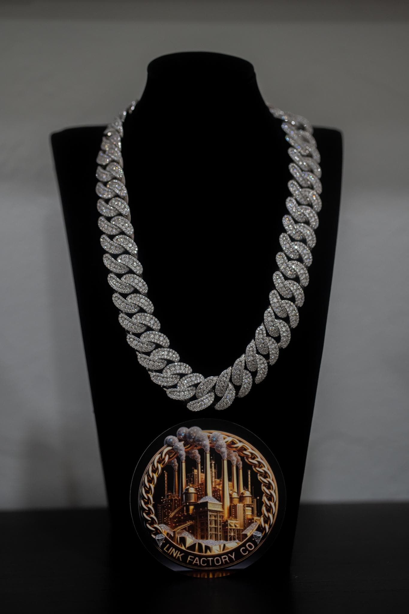 25MM Flower-Setting Cuban Link Chain – VVS1 Moissanite (White Gold over Solid Silver)