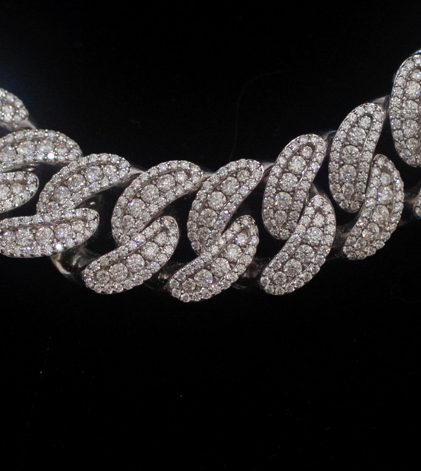20MM 18” Flower-Setting Cuban Link Chain – VVS1 Moissanite (White Gold over Solid Silver)