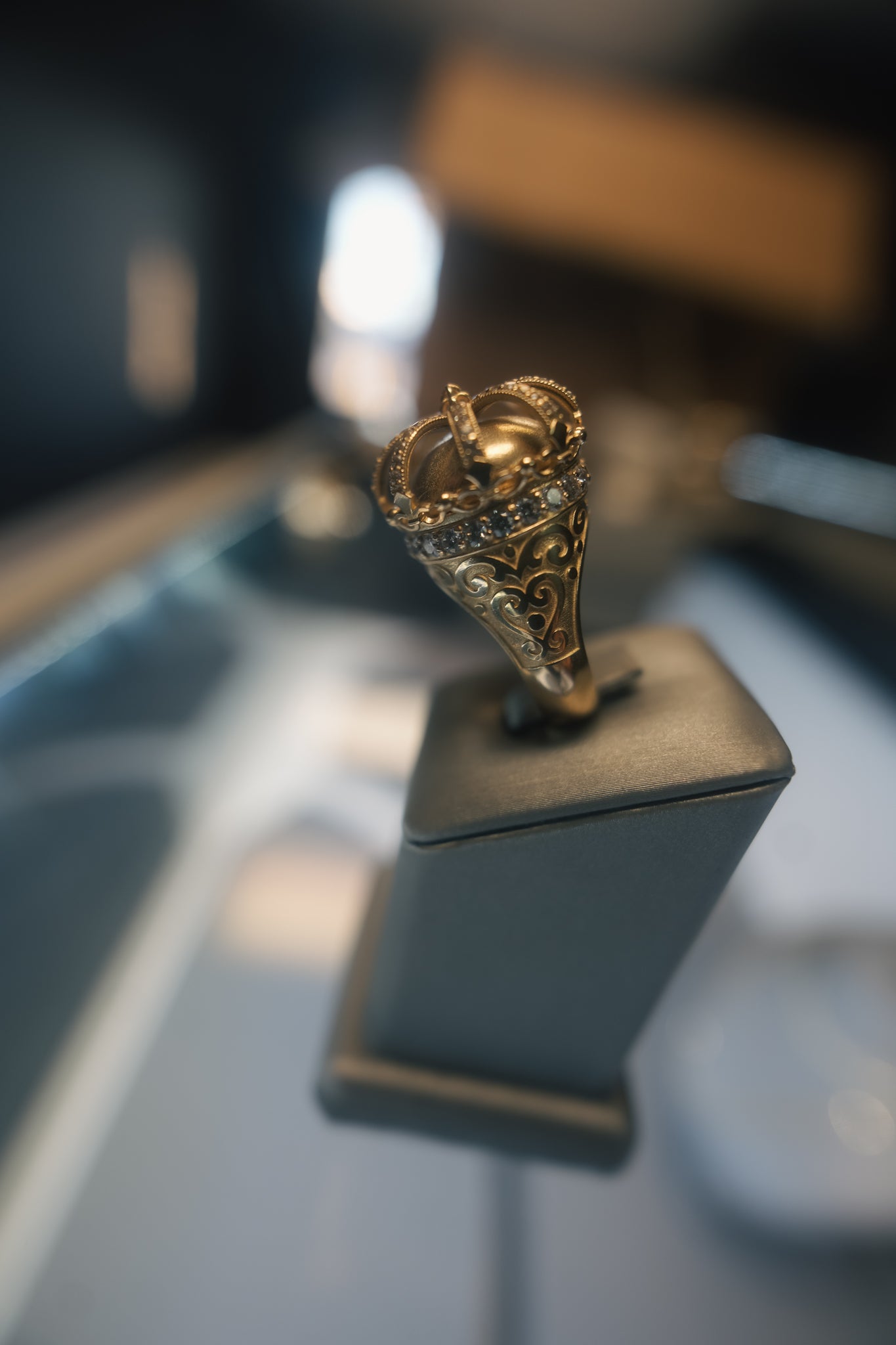 10kt Crown Pillow Ring