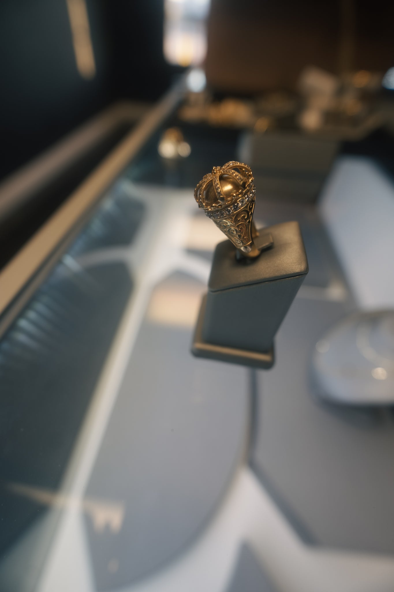 10kt Crown Pillow Ring