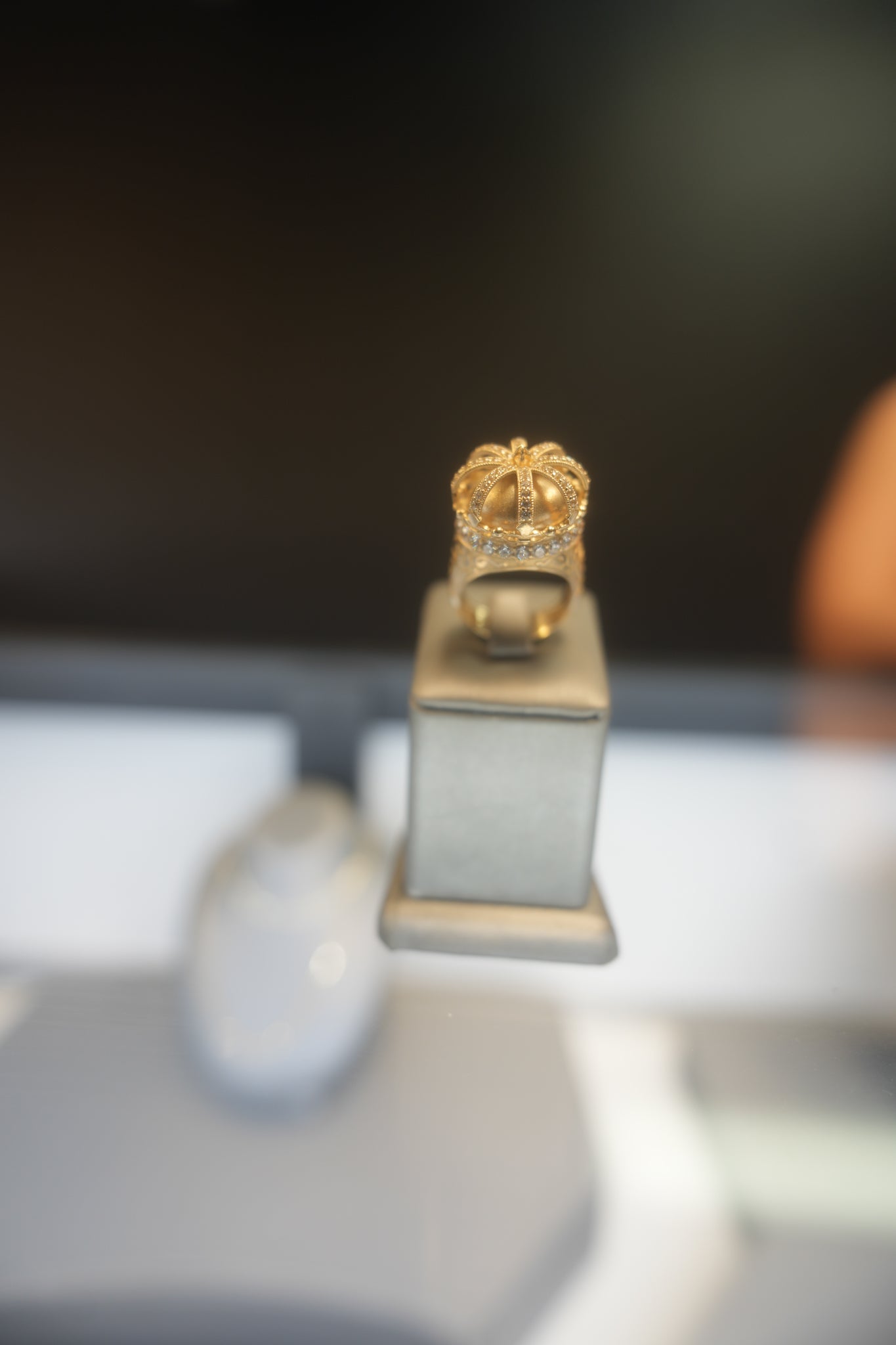 10kt Crown Pillow Ring