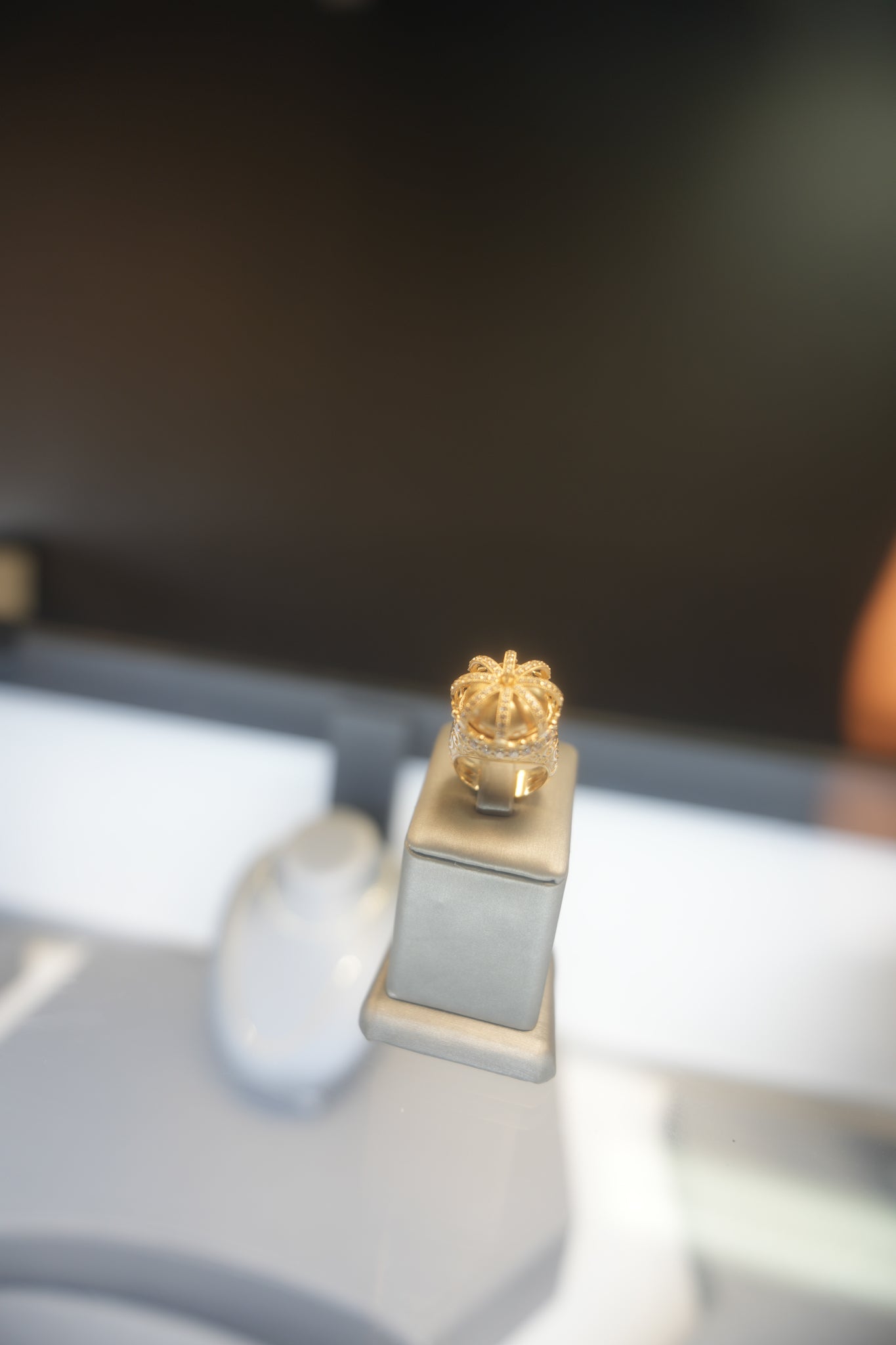 10kt Crown Pillow Ring