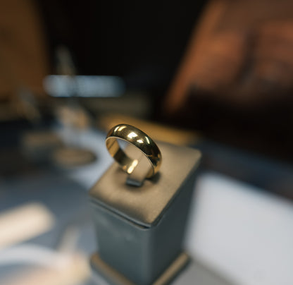 10kt Mens Wedding Band