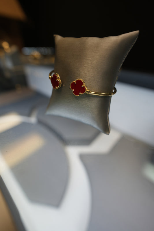10kt Clover Bangle Bracelet