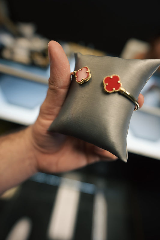 10kt Red Clover Bangle Bracelet