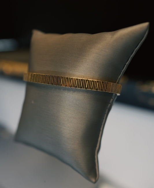 10kt Inverted Screw Bangle Bracelet