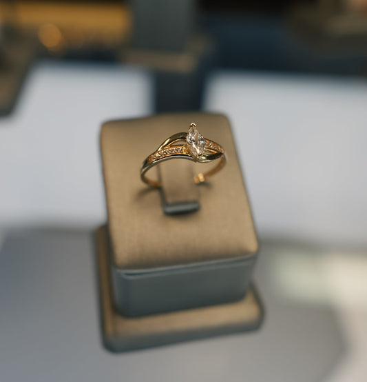 10kt Womens Marquise Engagement Ring