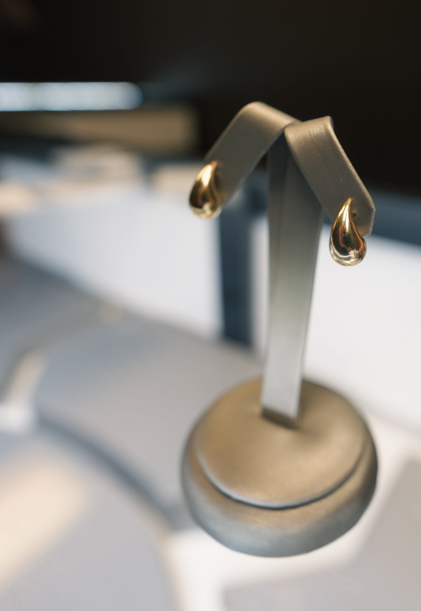 10kt Gold Droplet Earrings