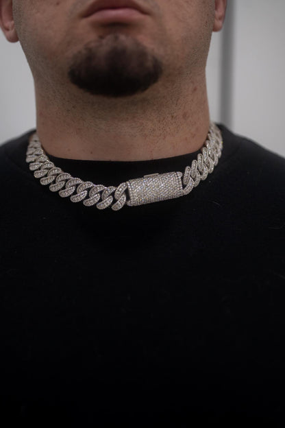 20MM 18” Flower-Setting Cuban Link Chain – VVS1 Moissanite (White Gold over Solid Silver)