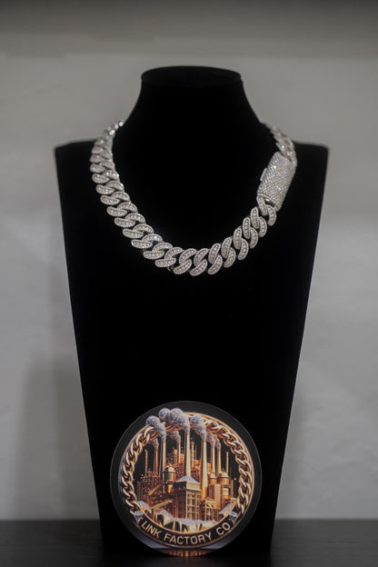 20MM 18” Flower-Setting Cuban Link Chain – VVS1 Moissanite (White Gold over Solid Silver)